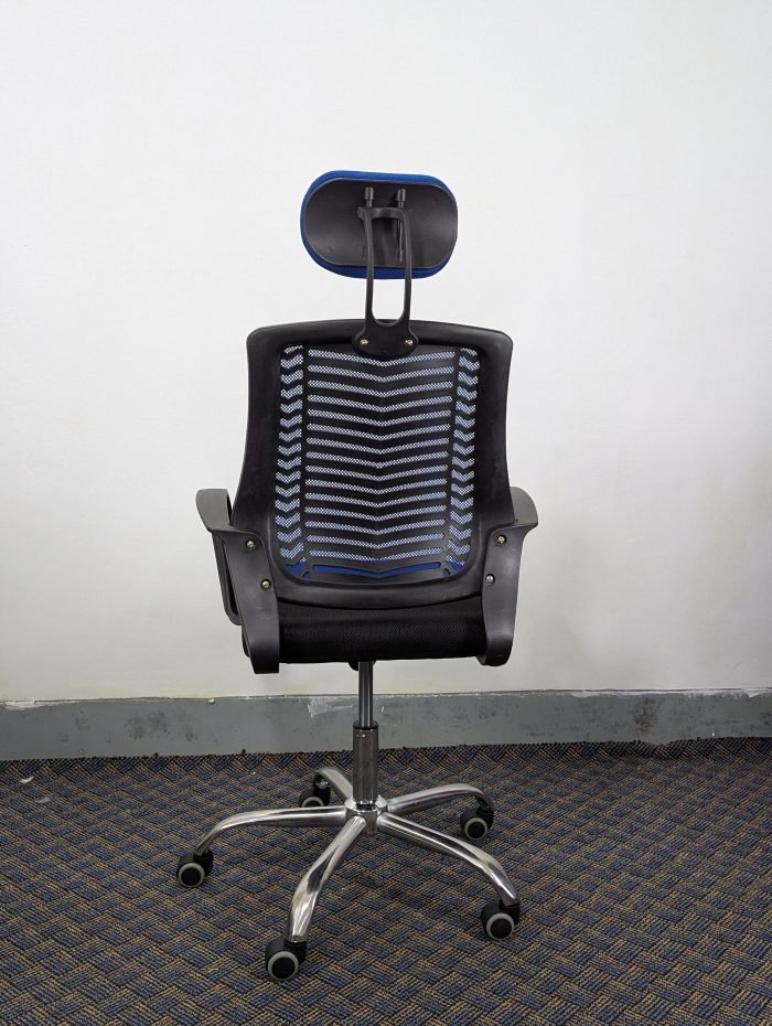 V Mesh Chair – কালো বডি + নীল কালার - Image 4