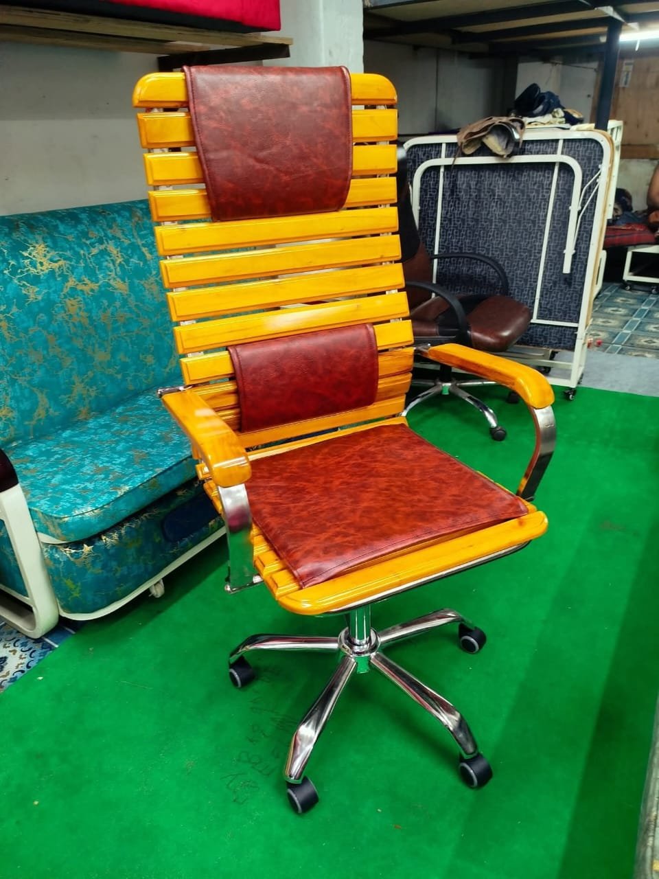 এস.এস মেহগনি চেয়ার – কাঠ কালার