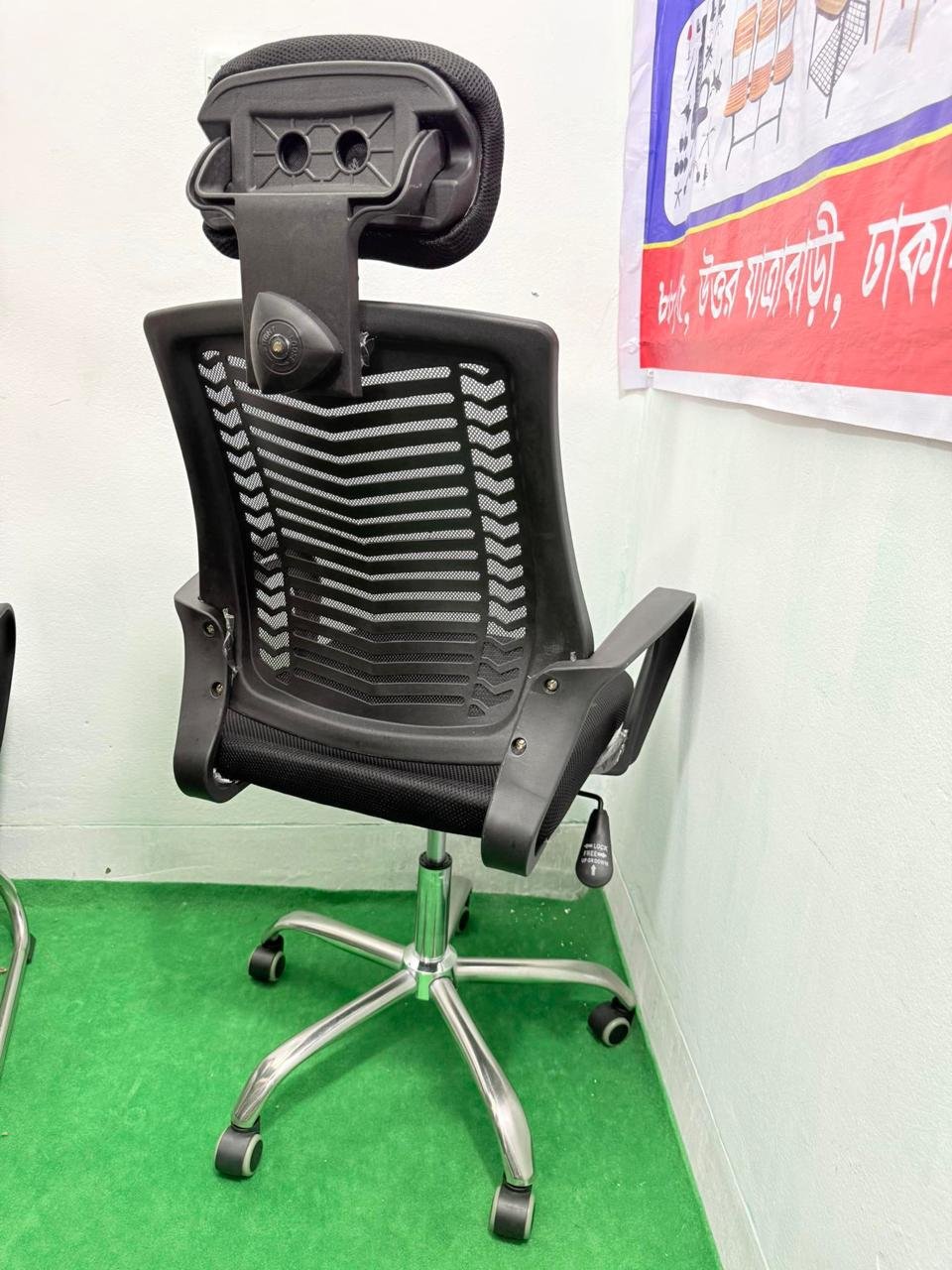 V Mesh Chair – Orrange Big head - Image 2