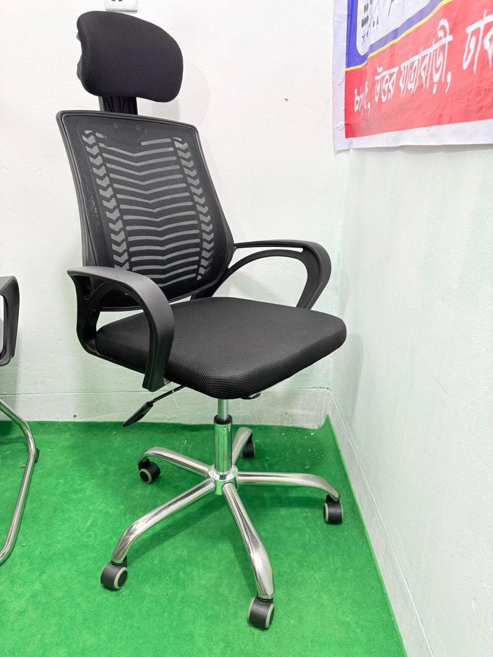 WhatsApp Image 2026-06-24 at 12.16.06 AM V Mesh Chair –কালো কালার Big head